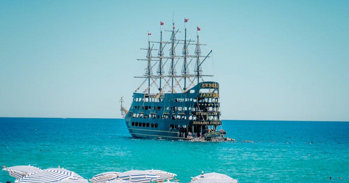 Checklist: jak wybrać plażę w Turcji pod swój styl – Alanya, Bodrum, Antalya czy Ölüdeniz?