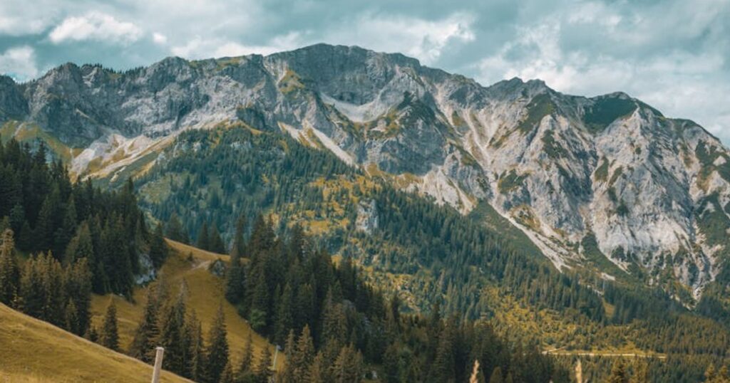 Tani trekking w Europie 2026: 7 kierunków, które uratują budżet polskiego turysty