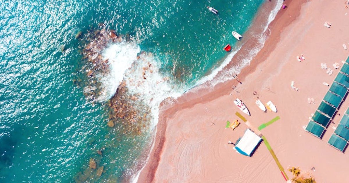 Plaże Turcji i all inclusive w 2026: kiedy tańsza opaska ma sens, a kiedy szkoda pieniędzy